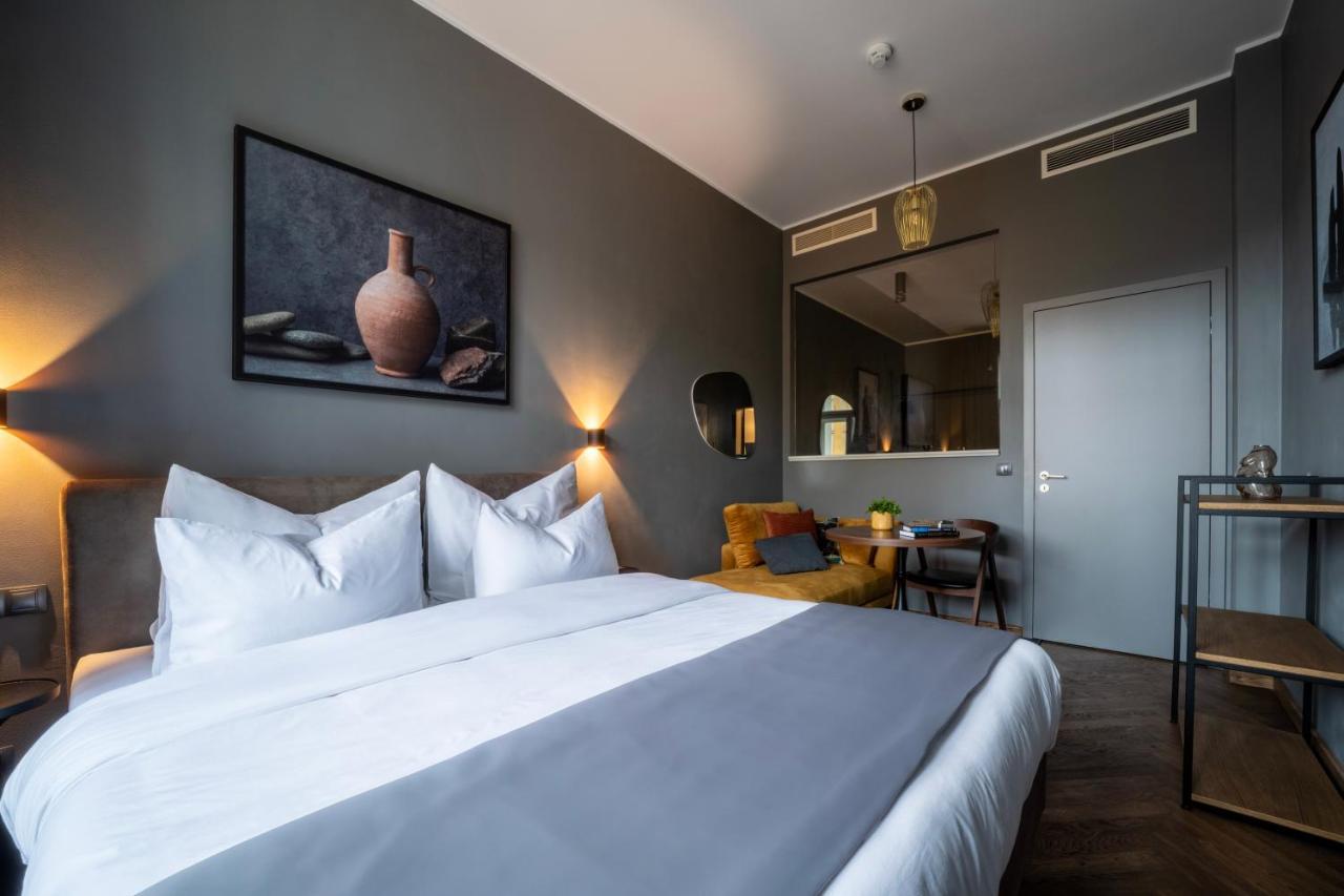 The Viaduct - Suites & More Praha Bagian luar foto