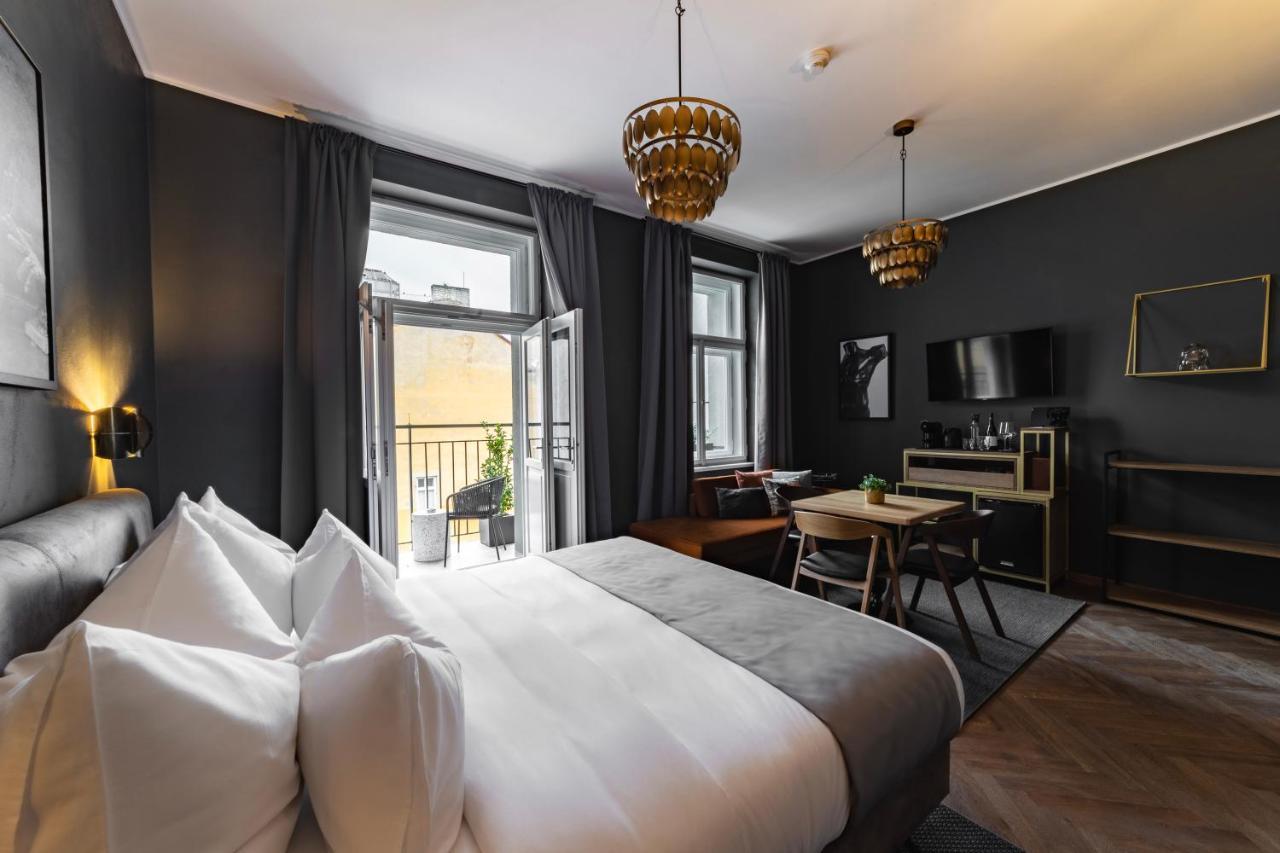 The Viaduct - Suites & More Praha Bagian luar foto