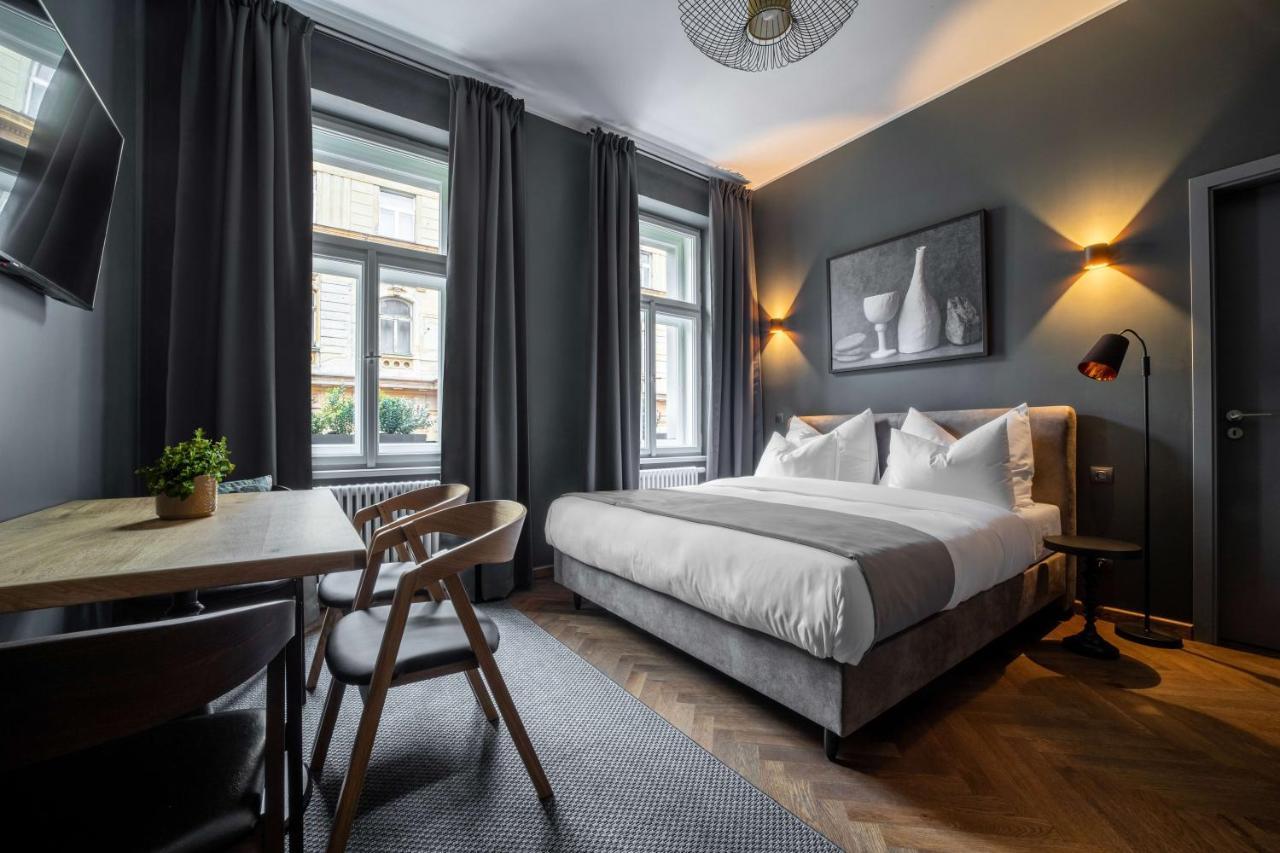 The Viaduct - Suites & More Praha Bagian luar foto