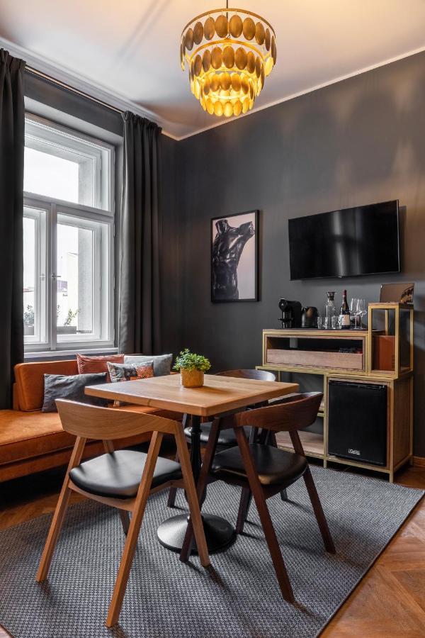 The Viaduct - Suites & More Praha Bagian luar foto