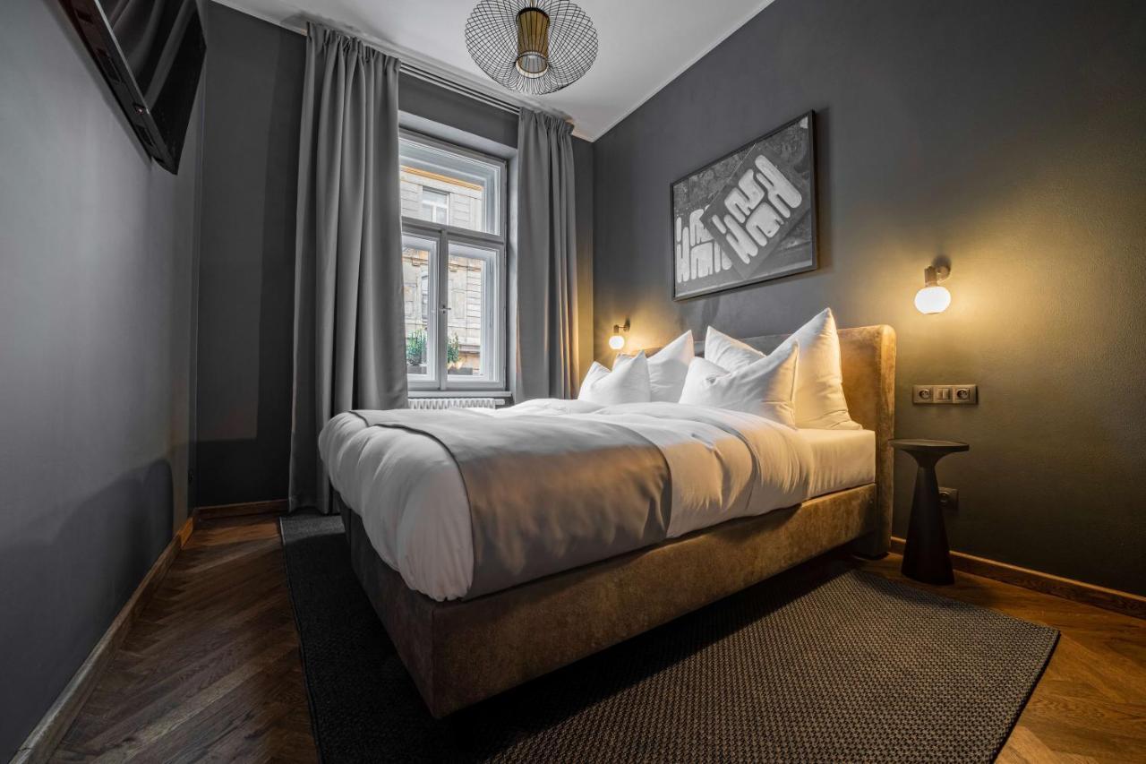 The Viaduct - Suites & More Praha Bagian luar foto
