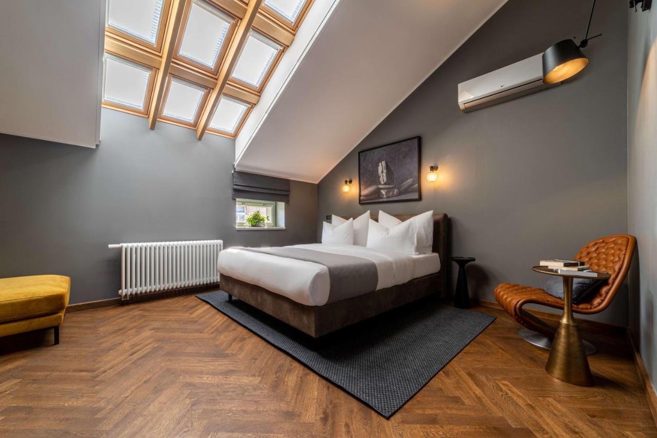 The Viaduct - Suites & More Praha Bagian luar foto