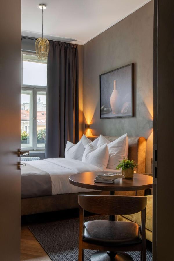 The Viaduct - Suites & More Praha Bagian luar foto
