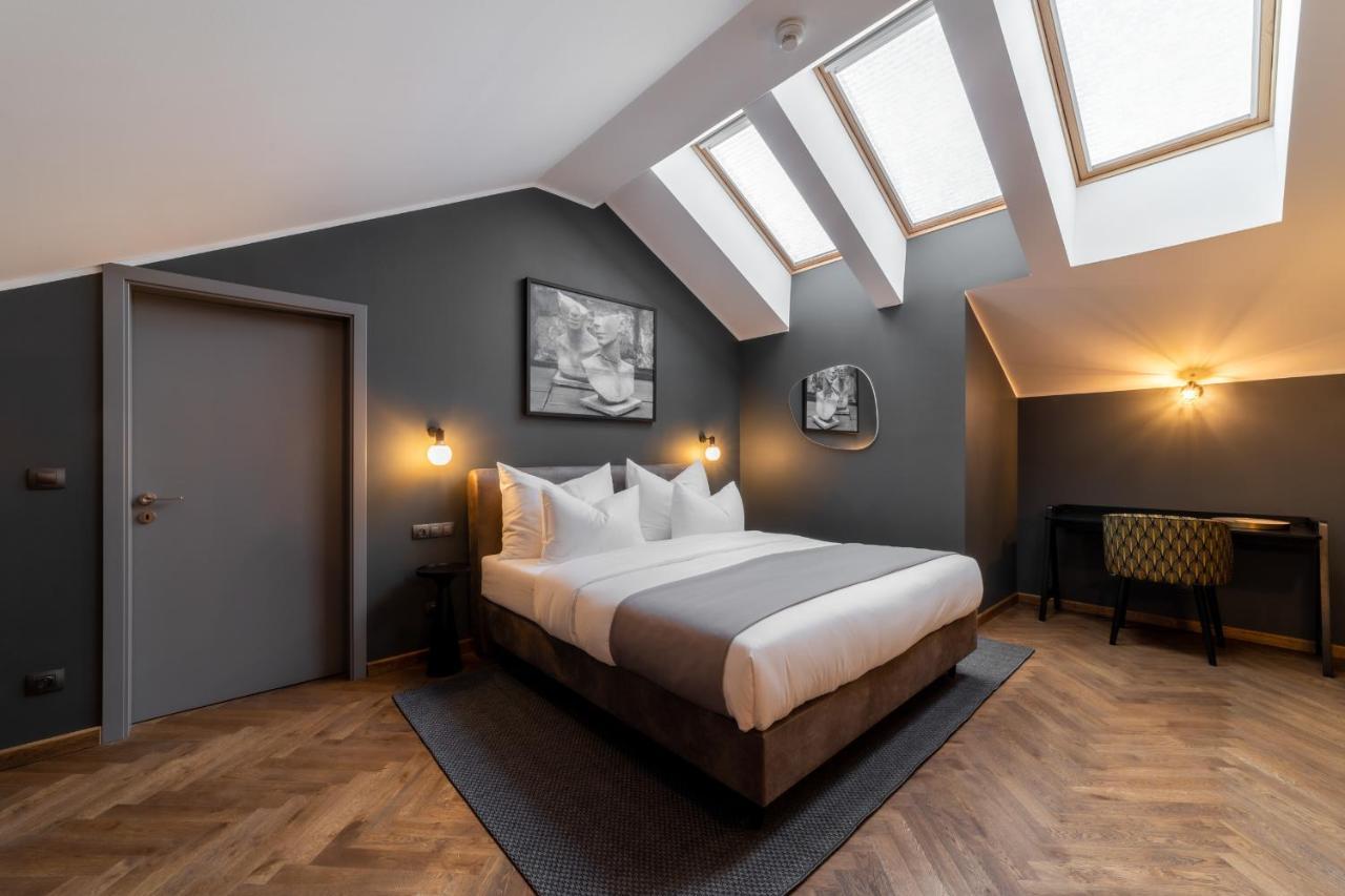 The Viaduct - Suites & More Praha Bagian luar foto