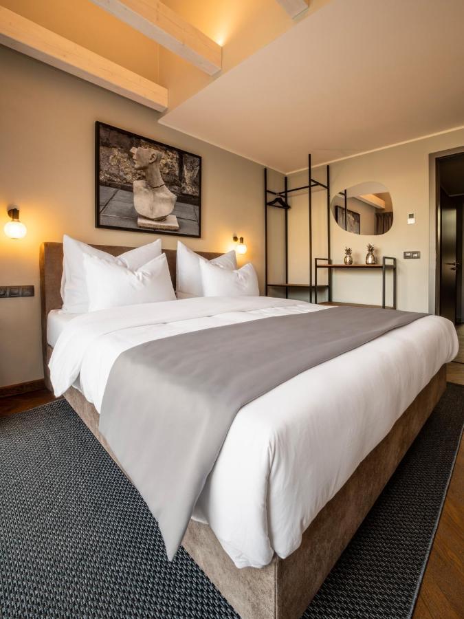 The Viaduct - Suites & More Praha Bagian luar foto