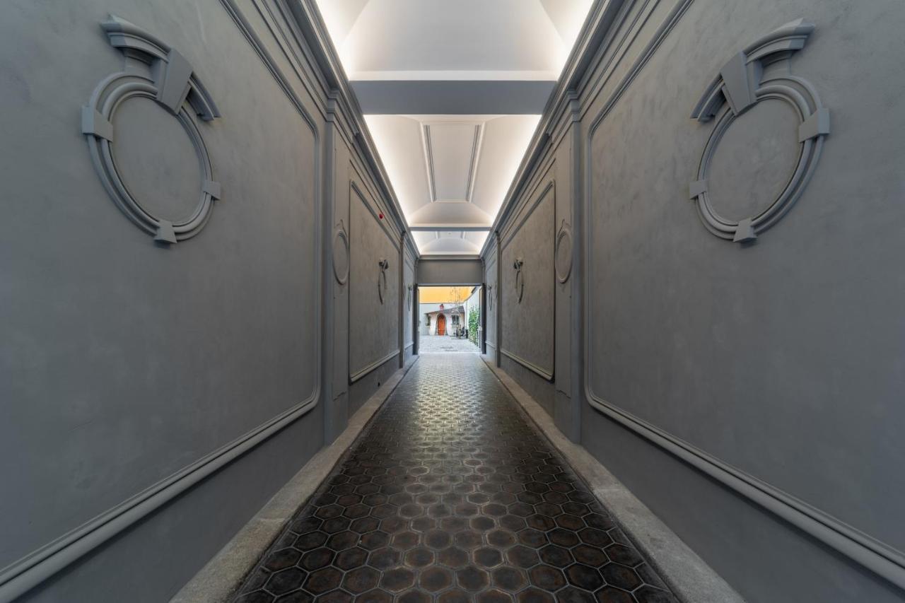 The Viaduct - Suites & More Praha Bagian luar foto