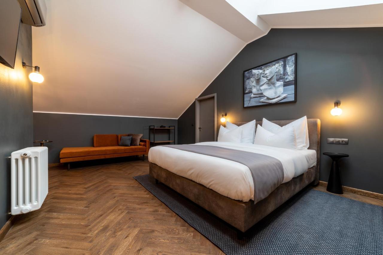 The Viaduct - Suites & More Praha Bagian luar foto