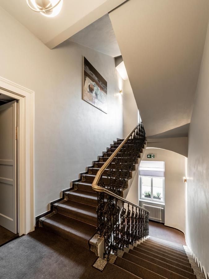 The Viaduct - Suites & More Praha Bagian luar foto