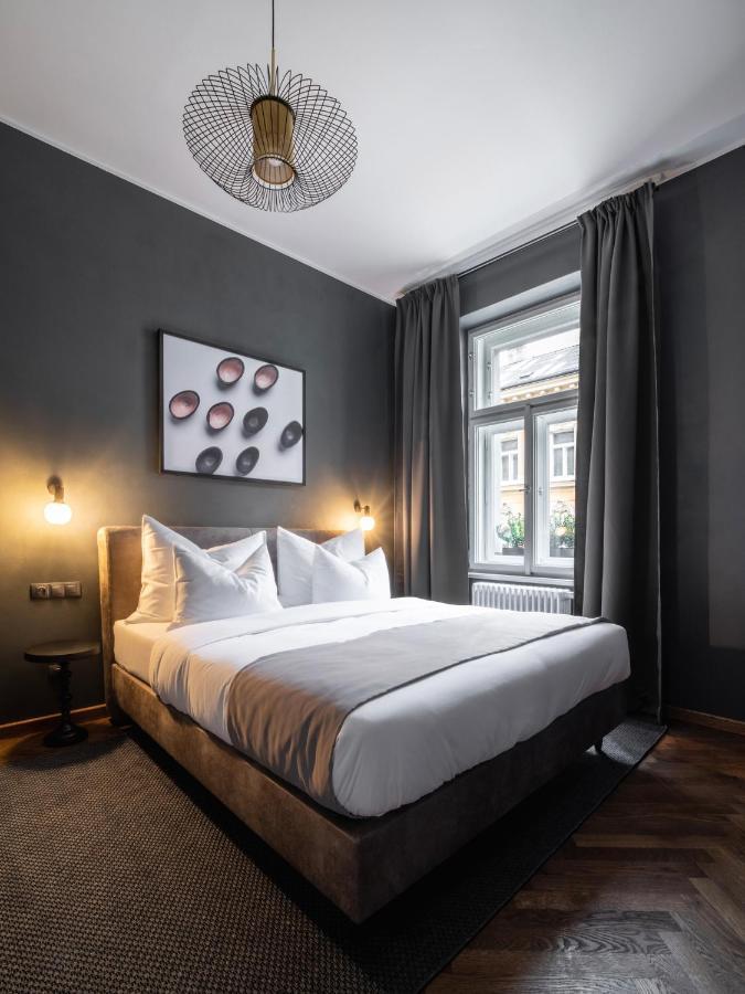 The Viaduct - Suites & More Praha Bagian luar foto