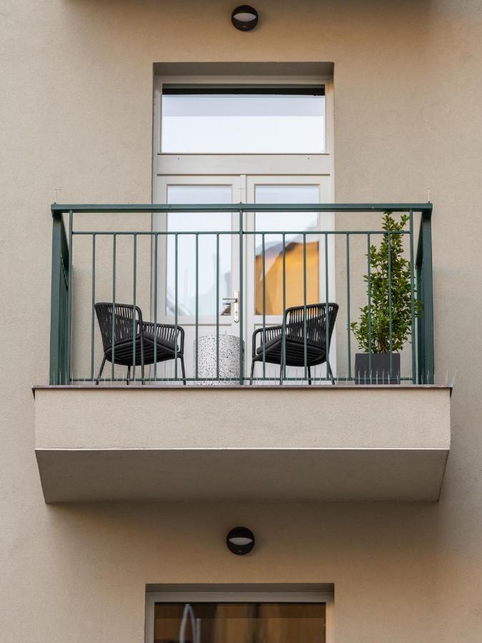 The Viaduct - Suites & More Praha Bagian luar foto