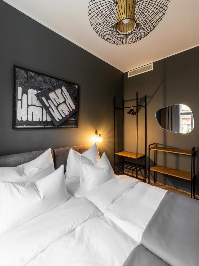 The Viaduct - Suites & More Praha Bagian luar foto