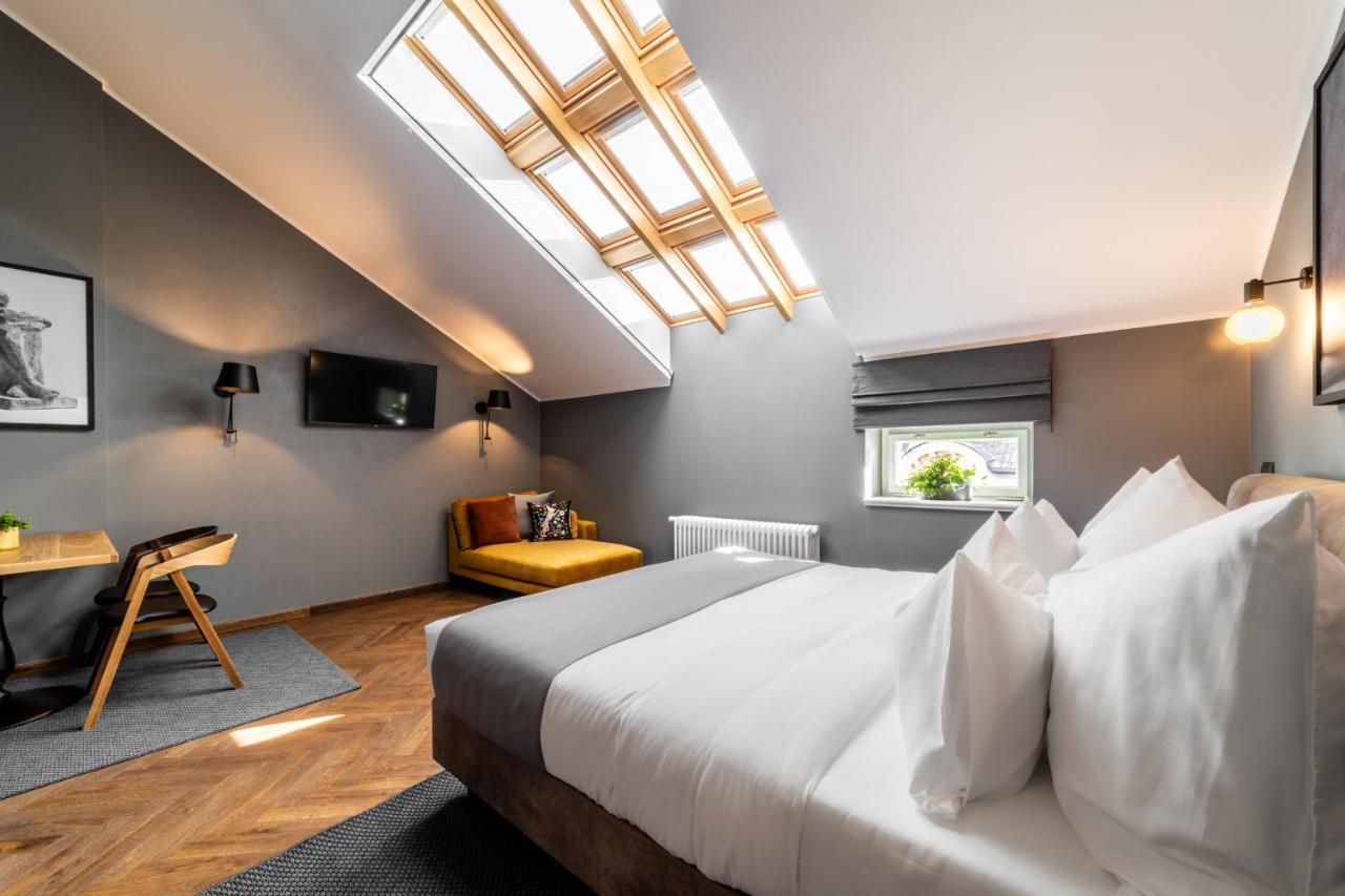 The Viaduct - Suites & More Praha Bagian luar foto
