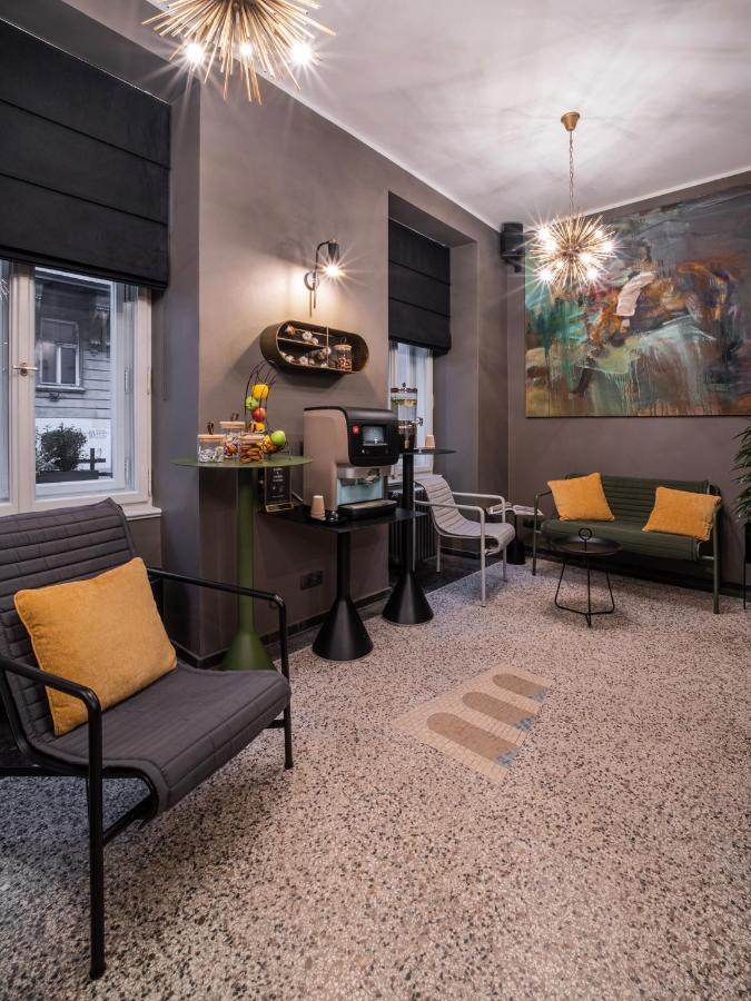 The Viaduct - Suites & More Praha Bagian luar foto