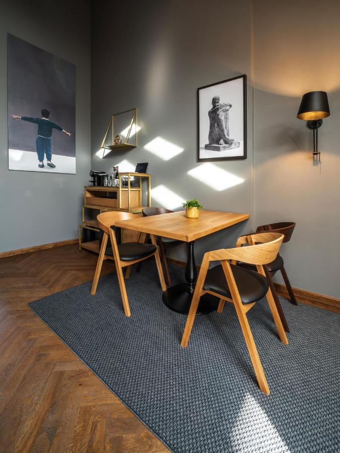 The Viaduct - Suites & More Praha Bagian luar foto