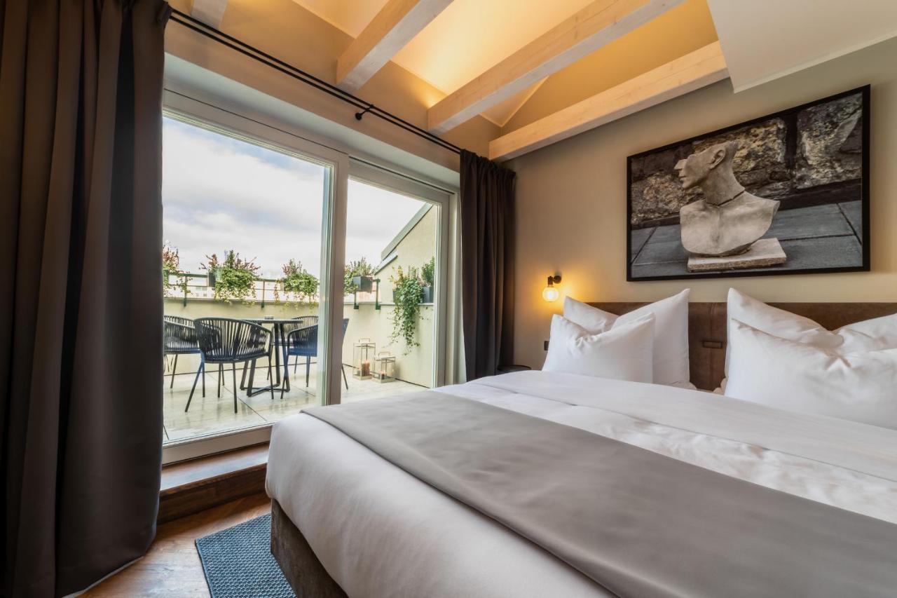 The Viaduct - Suites & More Praha Bagian luar foto