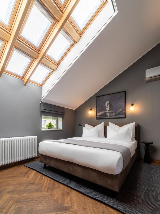 The Viaduct - Suites & More Praha Bagian luar foto